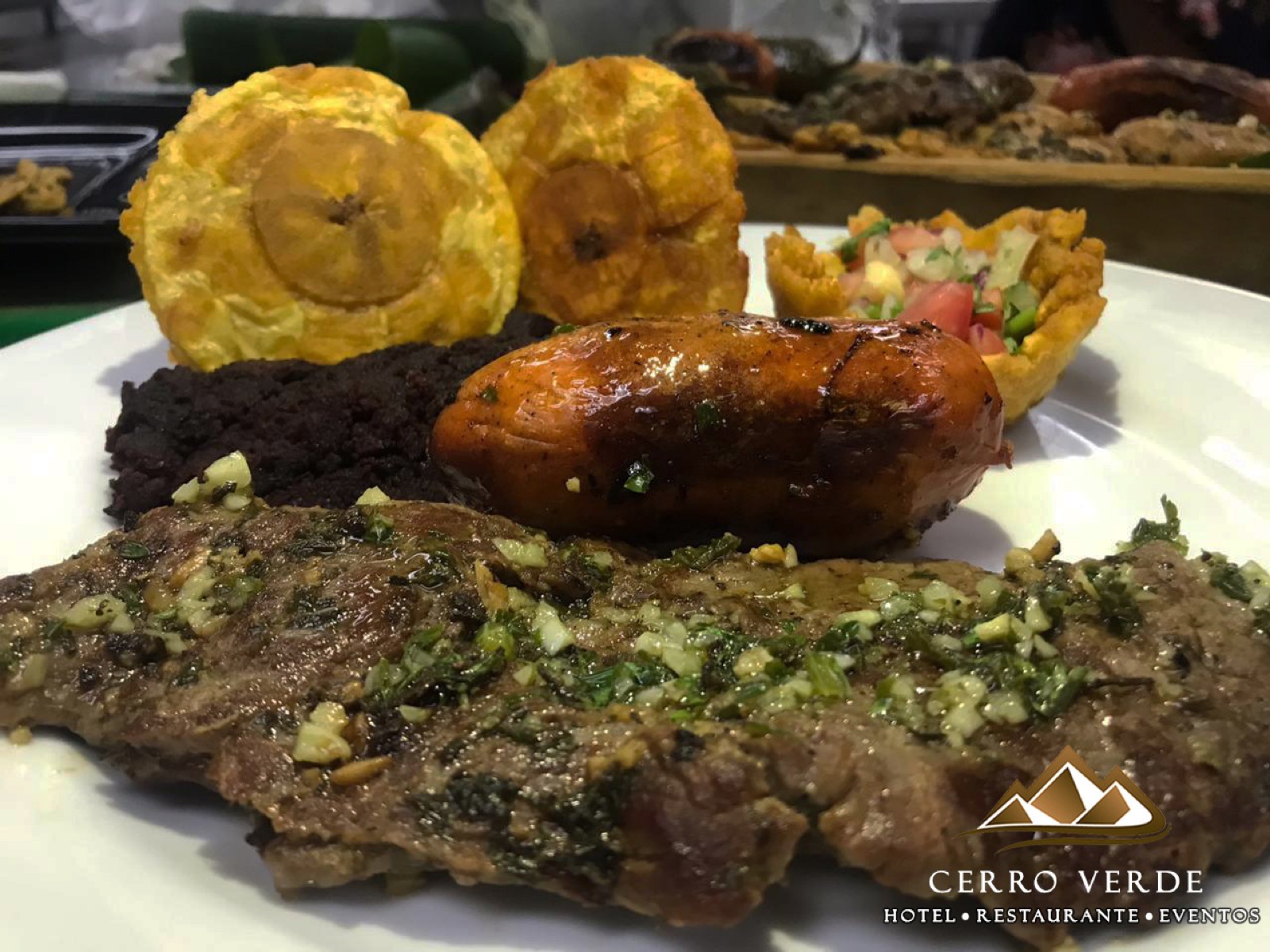 Platillo a la parrilla del restaurante Cerro Verde